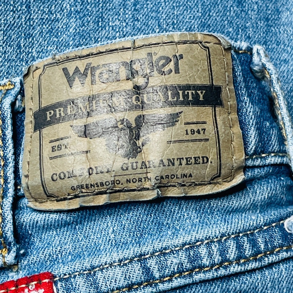 Wrangler Men's 32x30 Light Wash Athletic Fit Straight Leg Denim Jeans - Picture 7 of 16